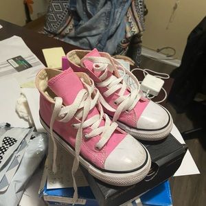 Kids pink converse